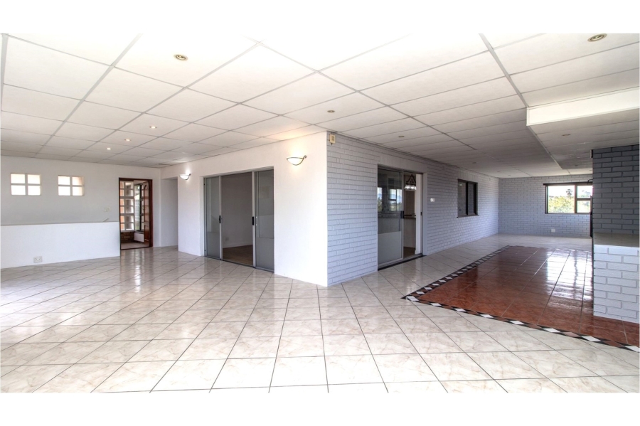 7 Bedroom Property for Sale in Loevenstein Western Cape